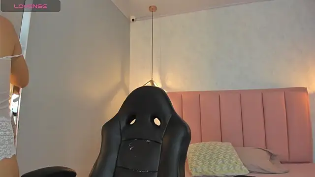 SUNNYCYRUS online show from 1, 6, 2026