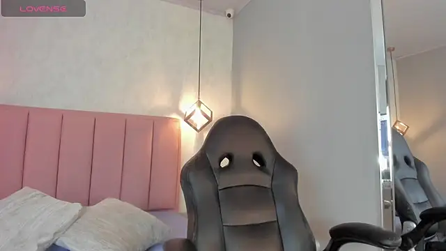 Snapshot of SUNNYCYRUS chatting on 21, 10, 2025 SUNNYCYRUS online show from 21, 10, 2025