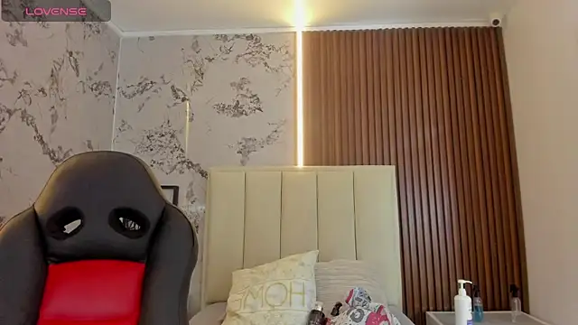 Snapshot of SUNNYCYRUS chatting on 14, 11, 2025 SUNNYCYRUS online show from 14, 11, 2025