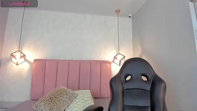 Snapshot of SUNNYCYRUS chatting on 8, 11, 2025 SUNNYCYRUS online show from 8, 11, 2025