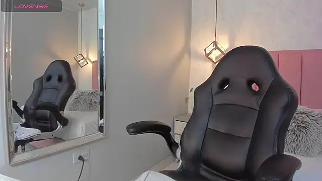 Snapshot of SUNNYCYRUS chatting on 4, 10, 2025 SUNNYCYRUS online show from 4, 10, 2025