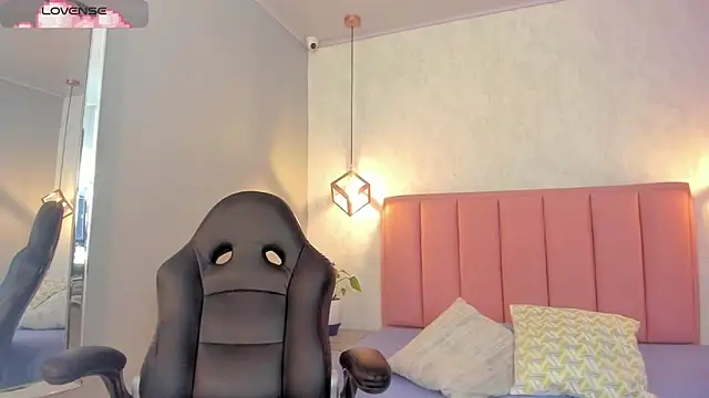 Snapshot of SUNNYCYRUS chatting on 6, 11, 2025 SUNNYCYRUS online show from 6, 11, 2025