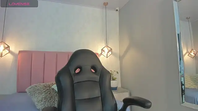 Snapshot of SUNNYCYRUS chatting on 7, 11, 2025 SUNNYCYRUS online show from 7, 11, 2025