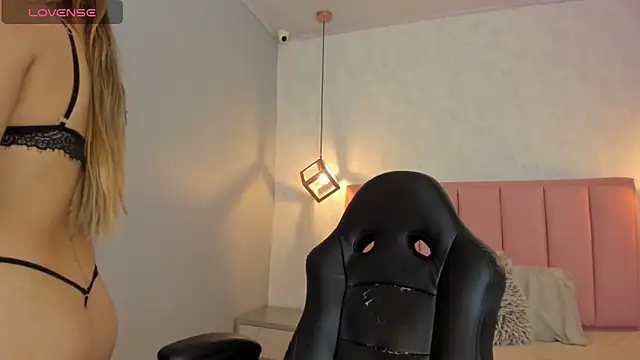 SUNNYCYRUS online show from 3, 6, 2026
