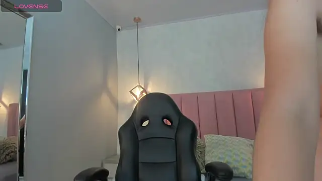 Snapshot of SUNNYCYRUS chatting on 10, 11, 2025 SUNNYCYRUS online show from 10, 11, 2025