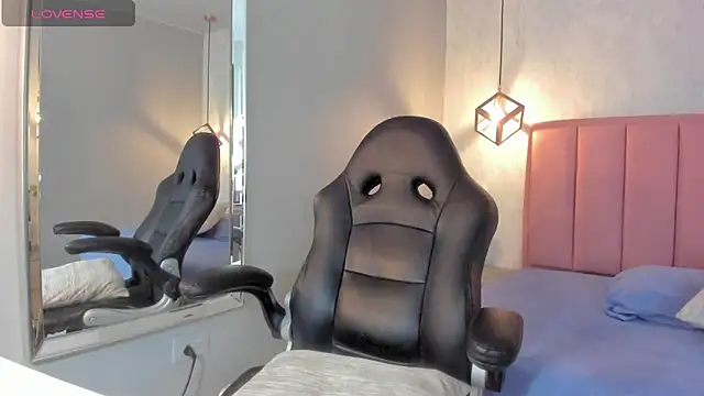 Snapshot of SUNNYCYRUS chatting on 20, 10, 2025 SUNNYCYRUS online show from 20, 10, 2025