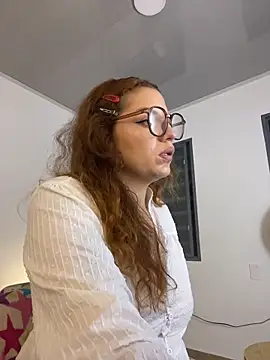 sophia goth online show from 28, 10, 2025