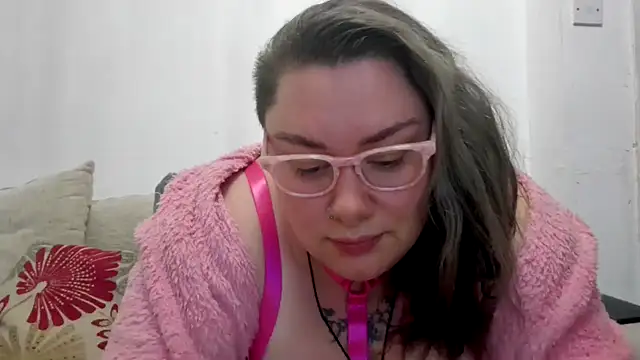 Bustycurves online show from 4, 11, 2025