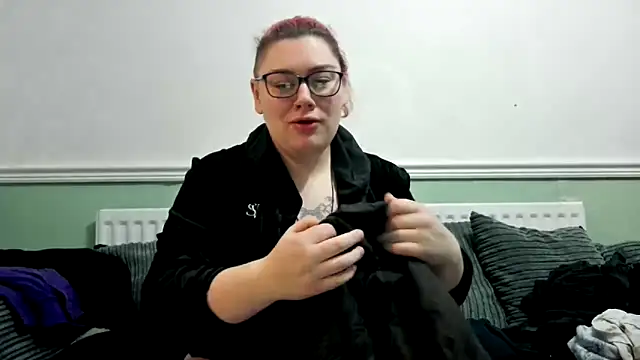 Bustycurves online show from 9, 1, 2025