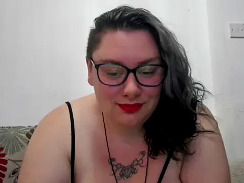 Bustycurves online show from 28, 9, 2025