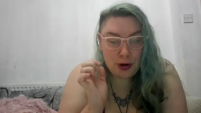 Bustycurves online show from 12, 4, 2026