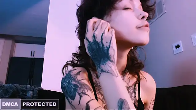 NaughtyLittleFox online show from 21, 11, 2025