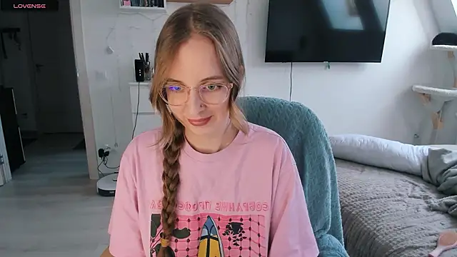 violet blue eyes online show from 16, 2, 2026