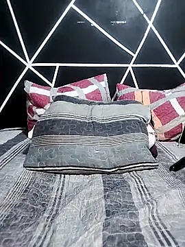 YummyChocolatexx2 online show from 14, 4, 2026