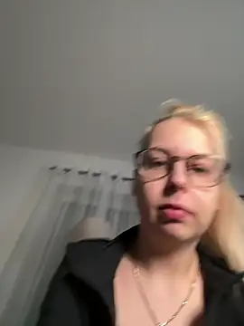 Livewithlucy online show from 23, 2, 2026