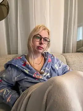 Livewithlucy online show from 4, 2, 2026