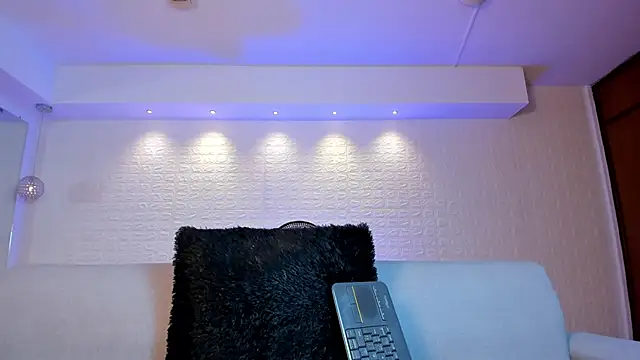 violet scott online show from 21, 3, 2025