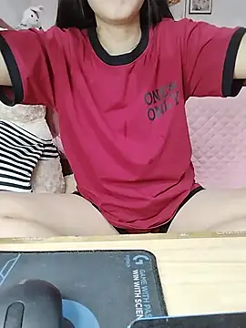 Snapshot of cream1299 chatting on 19, 7, 2026 cream1299 online show from 19, 7, 2026