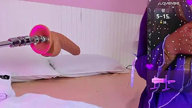 issie cute online show from 17, 12, 2025