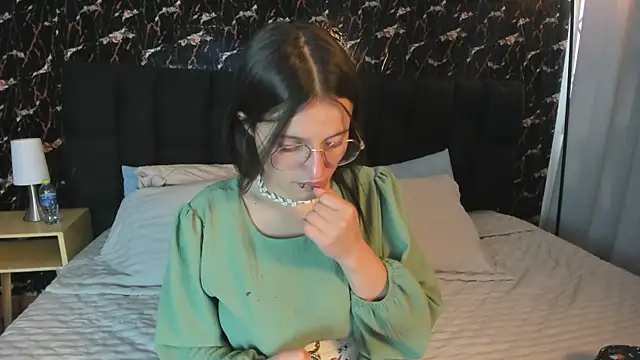 Snapshot of Elecktra_sweet chatting on 18, 10, 2025 Elecktra sweet online show from 18, 10, 2025