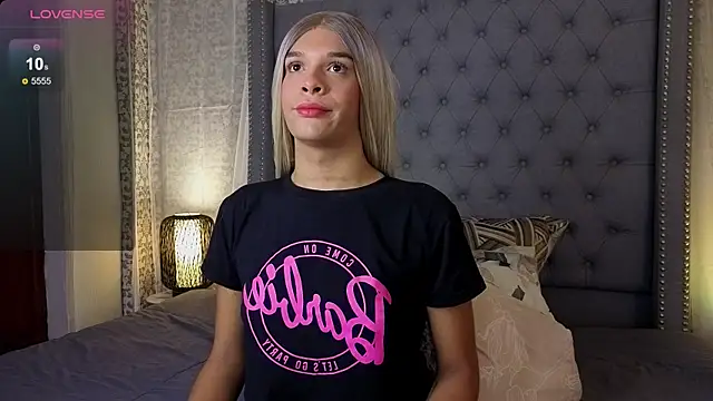 Snapshot of Shantal_Joness chatting on 7, 11, 2025 Shantal Joness online show from 7, 11, 2025