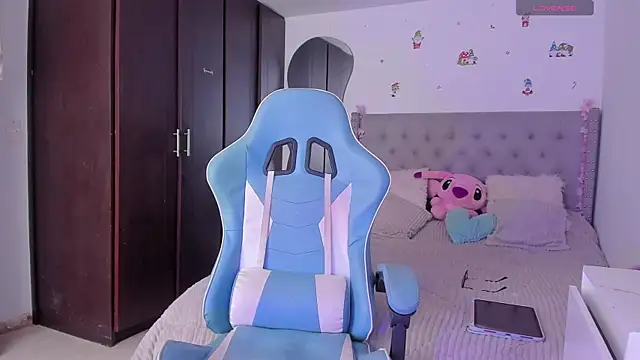 Violet Rost online show from 15, 4, 2026