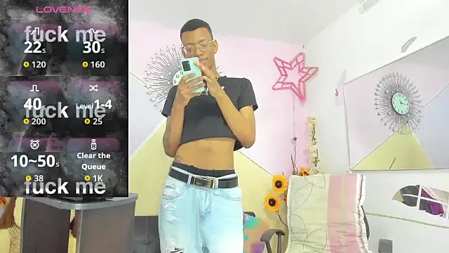 Tiffany Valentine15 online show from 7, 11, 2025