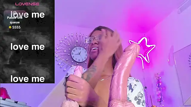 Tiffany Valentine15 online show from 6, 11, 2025