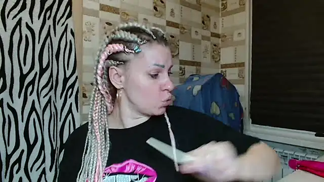 TherestlessKitty online show from 4, 5, 2026