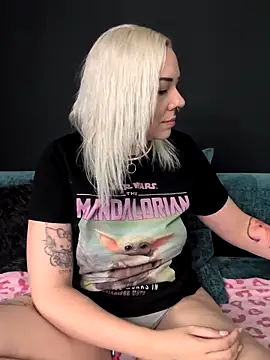 nora the strange online show from 17, 6, 2026