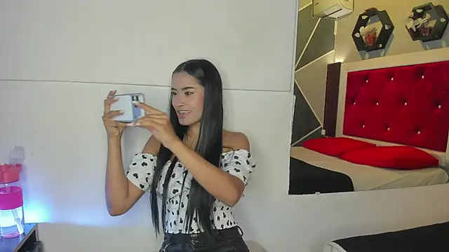 Snapshot of Karoll014 chatting on 25, 6, 2026 Karoll014 online show from 25, 6, 2026