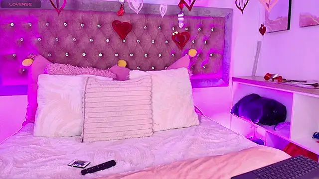 Tayzon Foxxx online show from 13, 2, 2026