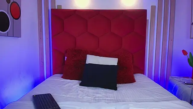 Tayzon Foxxx online show from 9, 7, 2026