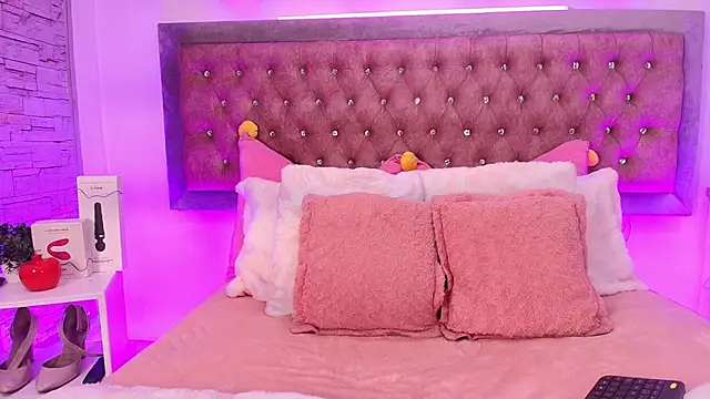 Tayzon Foxxx online show from 4, 11, 2025