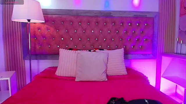 Tayzon Foxxx online show from 30, 6, 2026