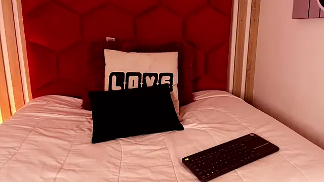 Tayzon Foxxx online show from 25, 7, 2026