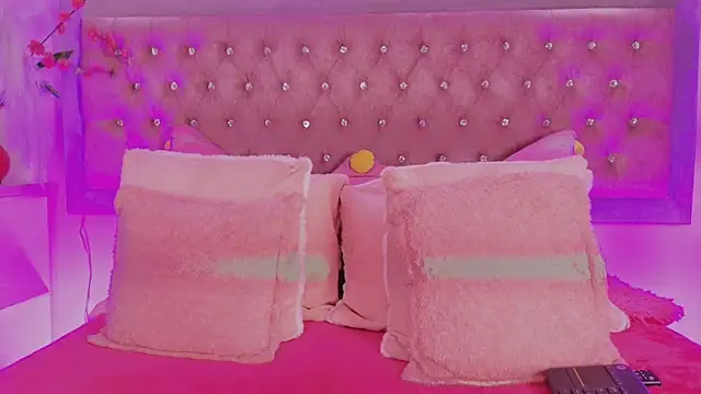 Tayzon Foxxx online show from 18, 11, 2025