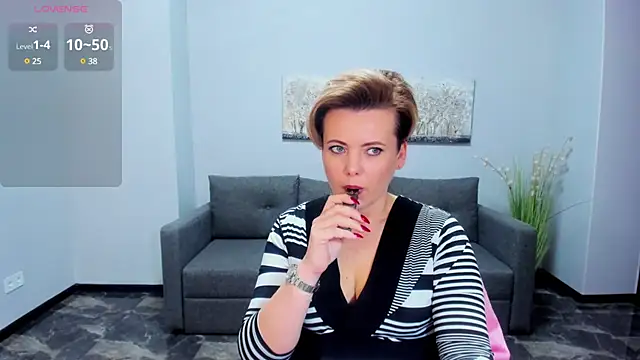 Julia Wilsone online show from 7, 2, 2025