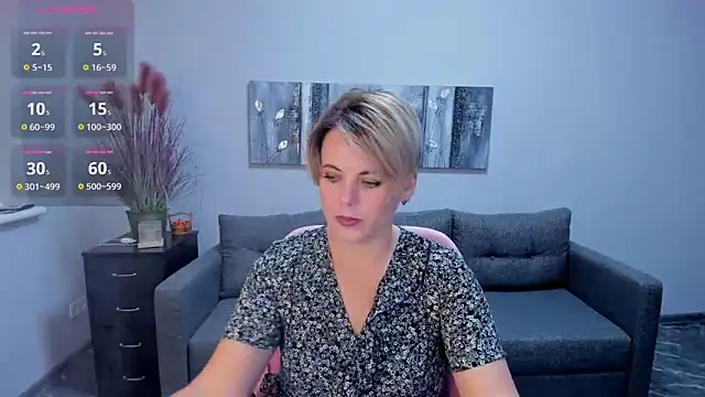 Julia Wilsone online show from 4, 10, 2025