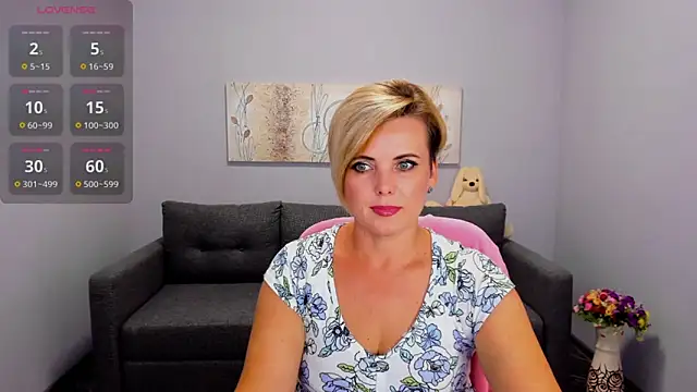 Julia Wilsone online show from 9, 9, 2025