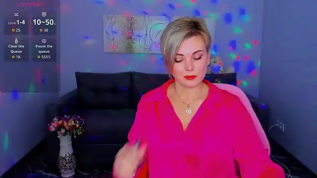 Julia Wilsone online show from 5, 12, 2025