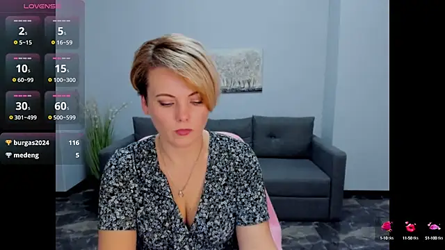 Julia Wilsone online show from 2, 3, 2025