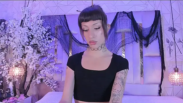 MadisonWood01 online show from 25, 11, 2025