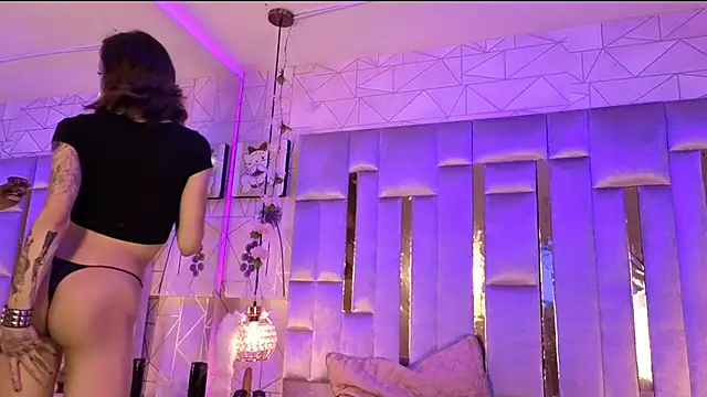 MadisonWood01 online show from 13, 10, 2025