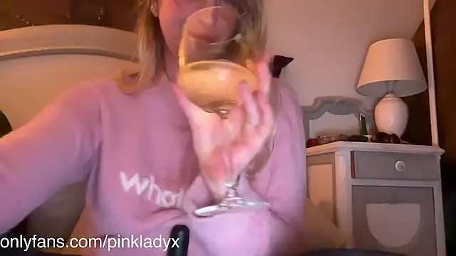 Snapshot of Pinkyladyxxx chatting on 22, 1, 2025 Pinkyladyxxx online show from 22, 1, 2025