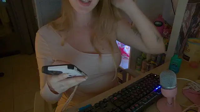 Snapshot of Pinkyladyxxx chatting on 19, 10, 2025 Pinkyladyxxx online show from 19, 10, 2025