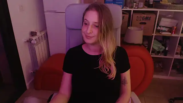 Snapshot of Pinkyladyxxx chatting on 8, 3, 2025 Pinkyladyxxx online show from 8, 3, 2025