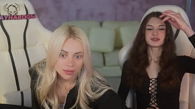 Britney054 online show from 2, 2, 2026