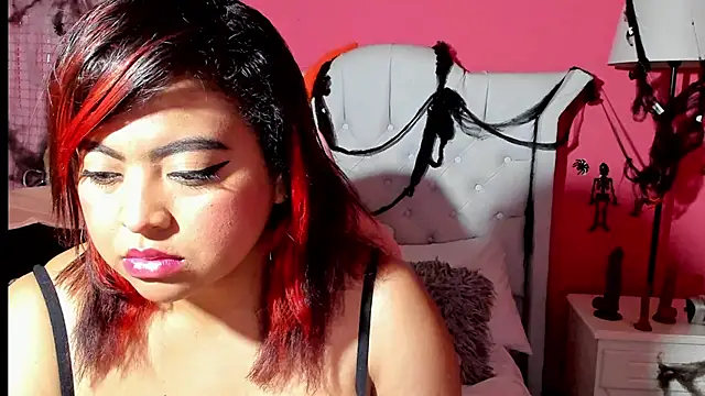 ivy roosx online show from 24, 10, 2025