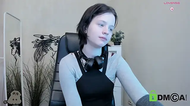 Alina Mills online show from 5, 3, 2025